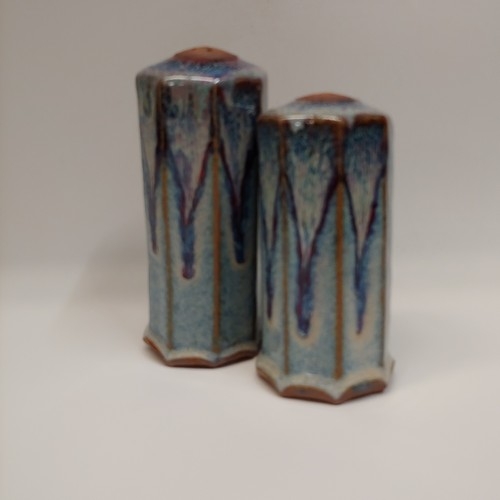 Click to view detail for #220417 Salt & Pepper Shaker Set Blue $16.50